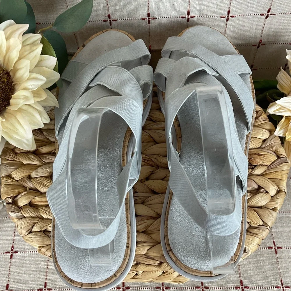 B-52 Bullboxer “Primm” Sandals Light Grey Strappy Open Toe Sz 10 Stretchy Fit - Picture 4 of 7